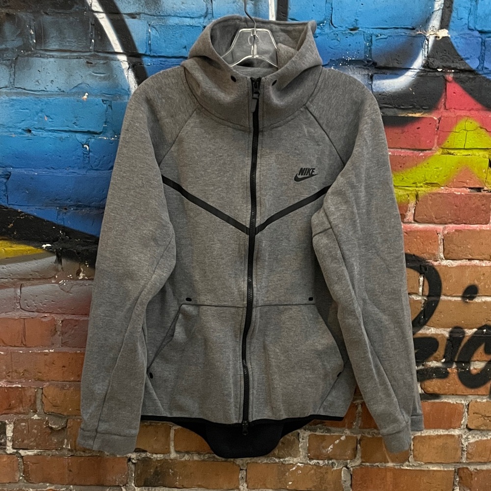 NIKE-men’s ‘Heather Grey’ TECH FLEECE long sleeve full-zip hooded sweatshirt